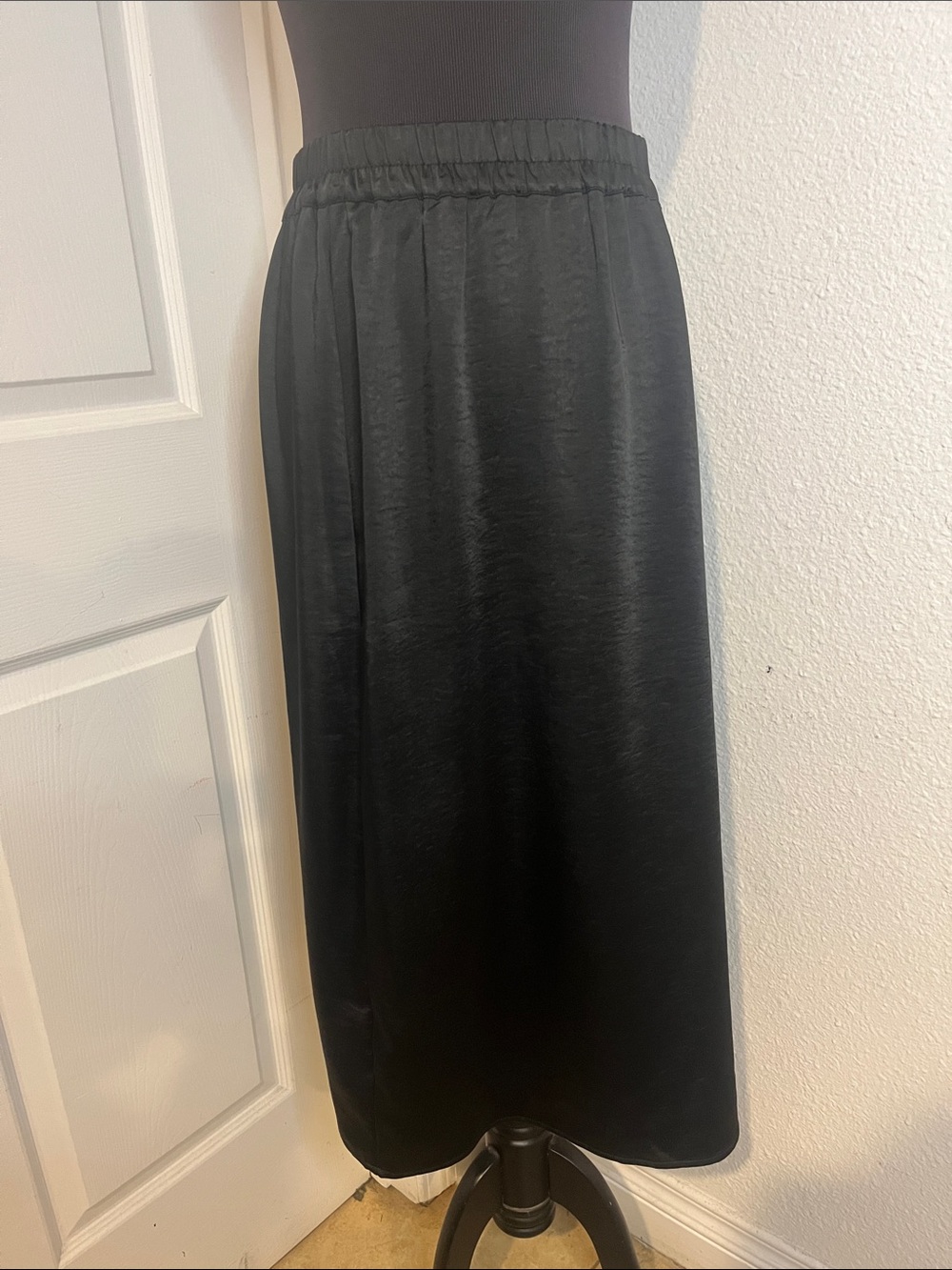 GAP Black Satin-Style Elastic-Waist Midi Skirt